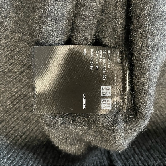 Uniqlo cashmere sweater - Picture 4 of 4